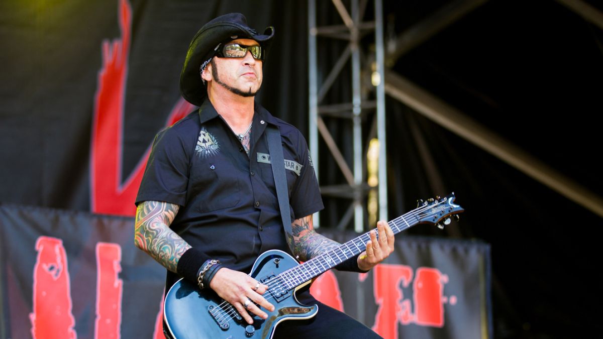 Hellyeah Tom to sit out tour after breaking foot | Louder