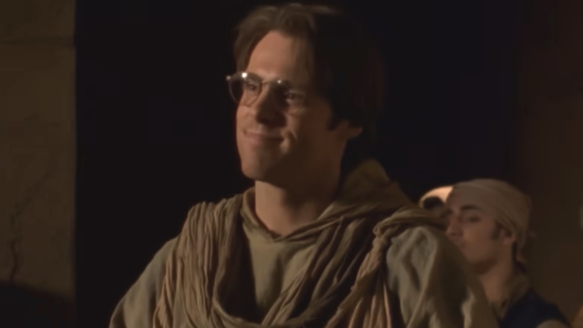 Daniel Jackson (Michael Shanks) speaks to a group of soldiers and smiles on Stargate SG-1.