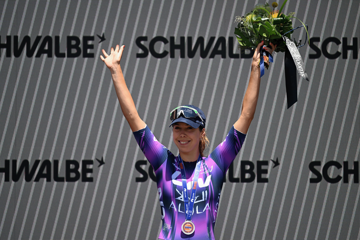 Baker on the podium of the 2025 Schwalbe Women&#039;s One Day Classic after finishing second