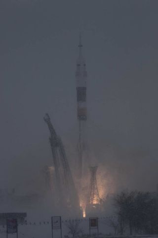 Soyuz TMA-22 Spacecraft Launches in Snow