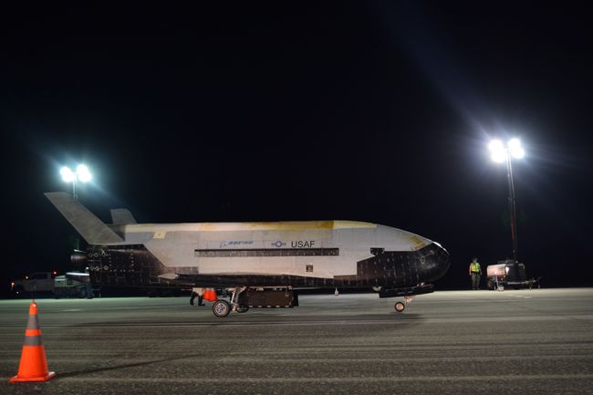 US Air Force's X-37B Space Plane Lands After Record 780-Day Mystery Mission