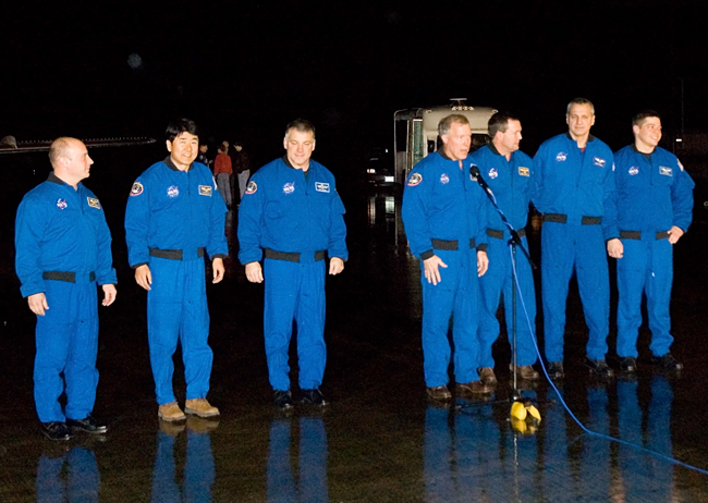 Astronaut Crew Makes Rainy Florida Arrival