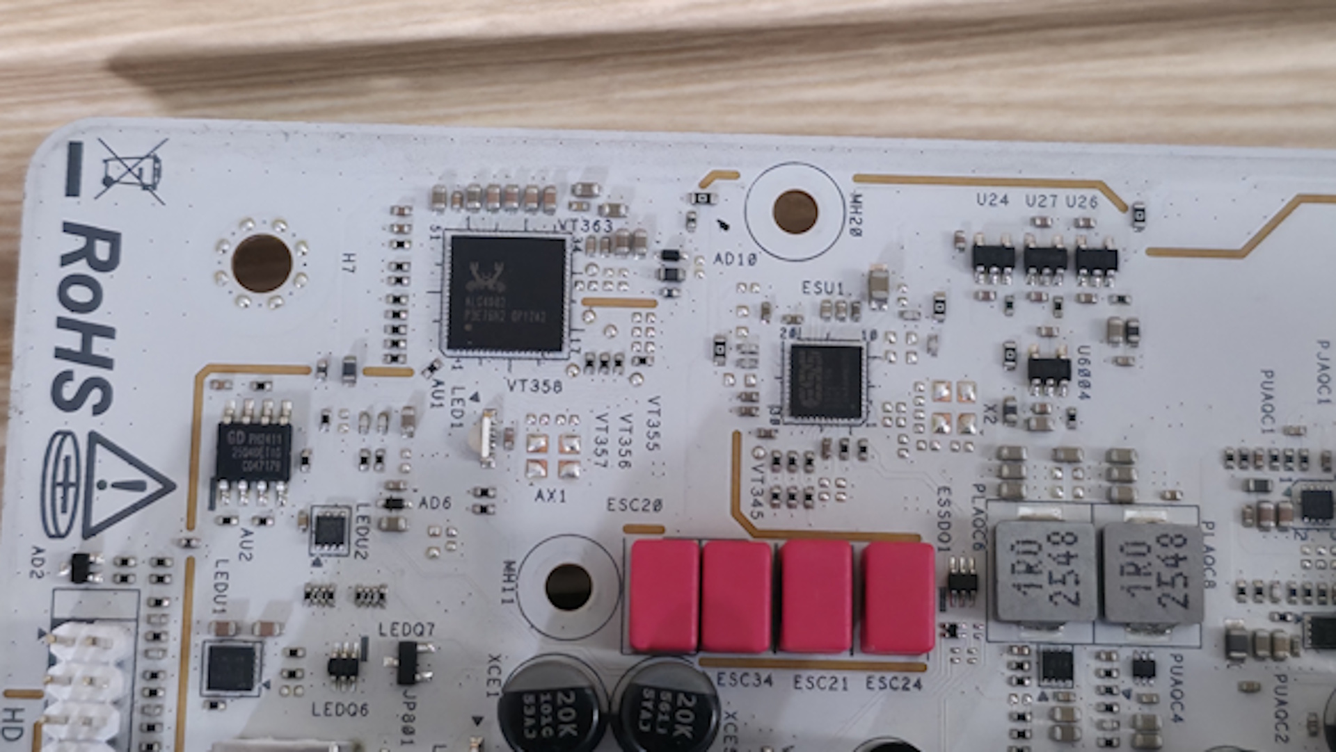 ASRock X870E Taichi White - ICs