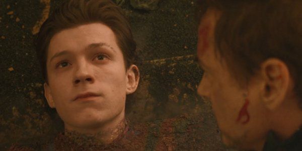 Avengers: Infinity War Spider-Man fading into dust in front of Tony Stark