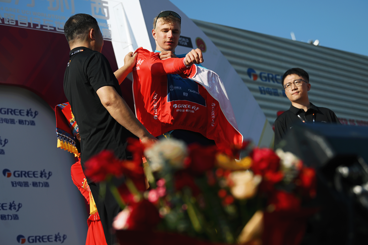 Max Kanter moves into the race leader's red jersey