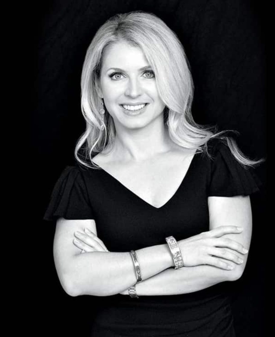 Dr. Julie Russak headshot