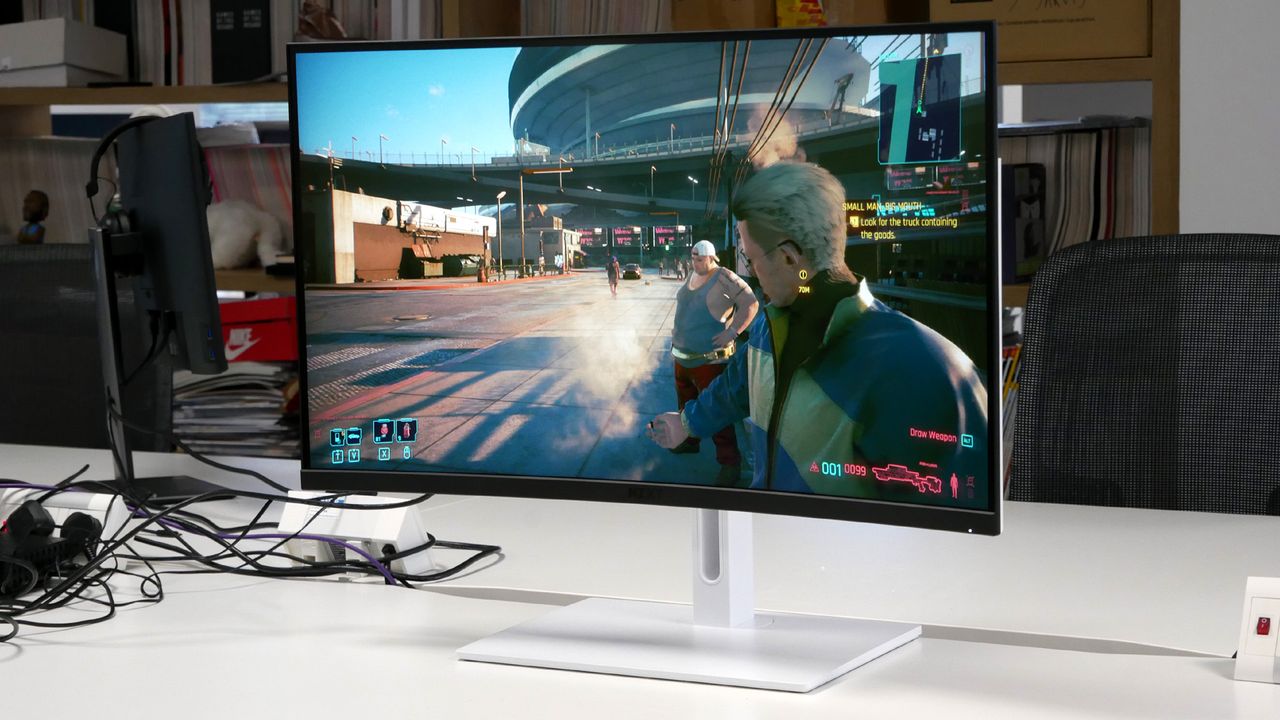 NZXT Canvas 32Q Curved on a desk