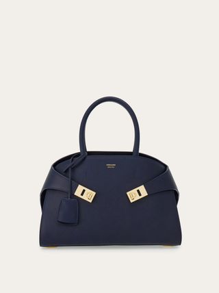 bZsViqeSuUf3iFC5gqWLeZ-320-80 مراجعة صادقة لحقيبة عناق Ferragamo