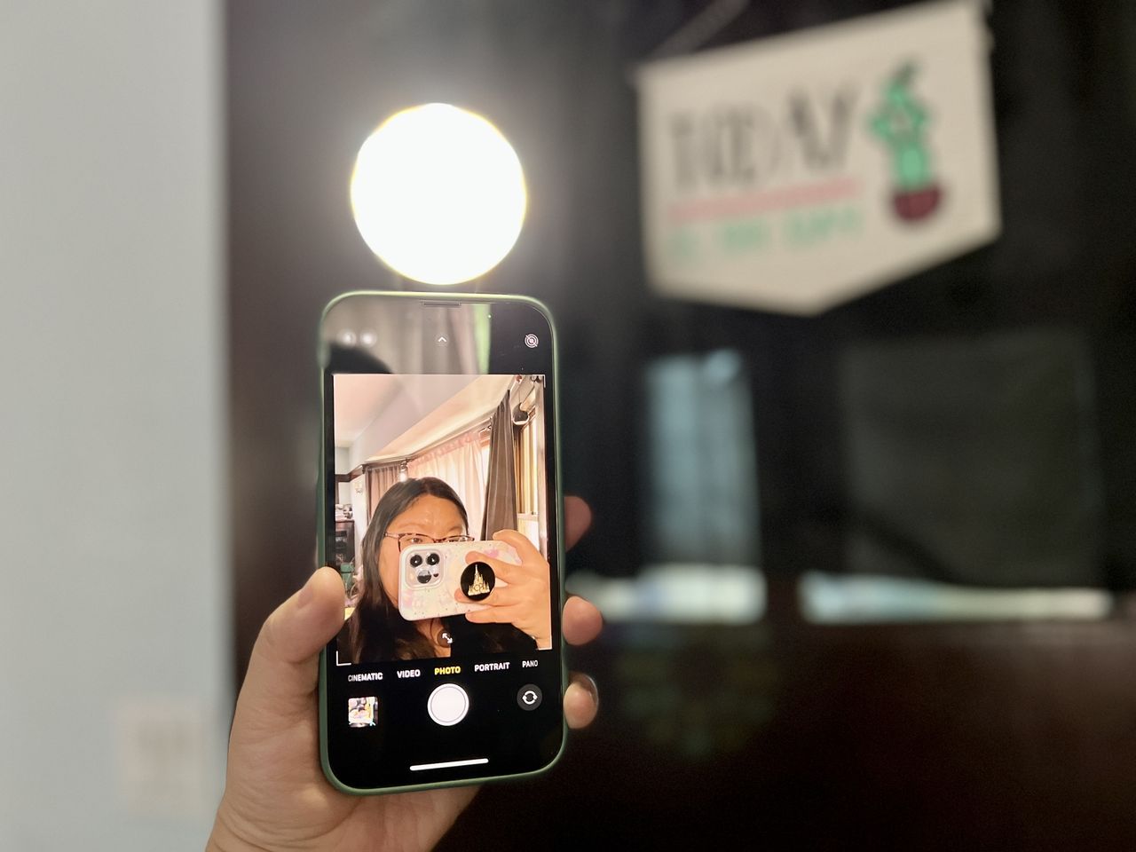 Sonix Maglink Pop Up Selfie Light In Use