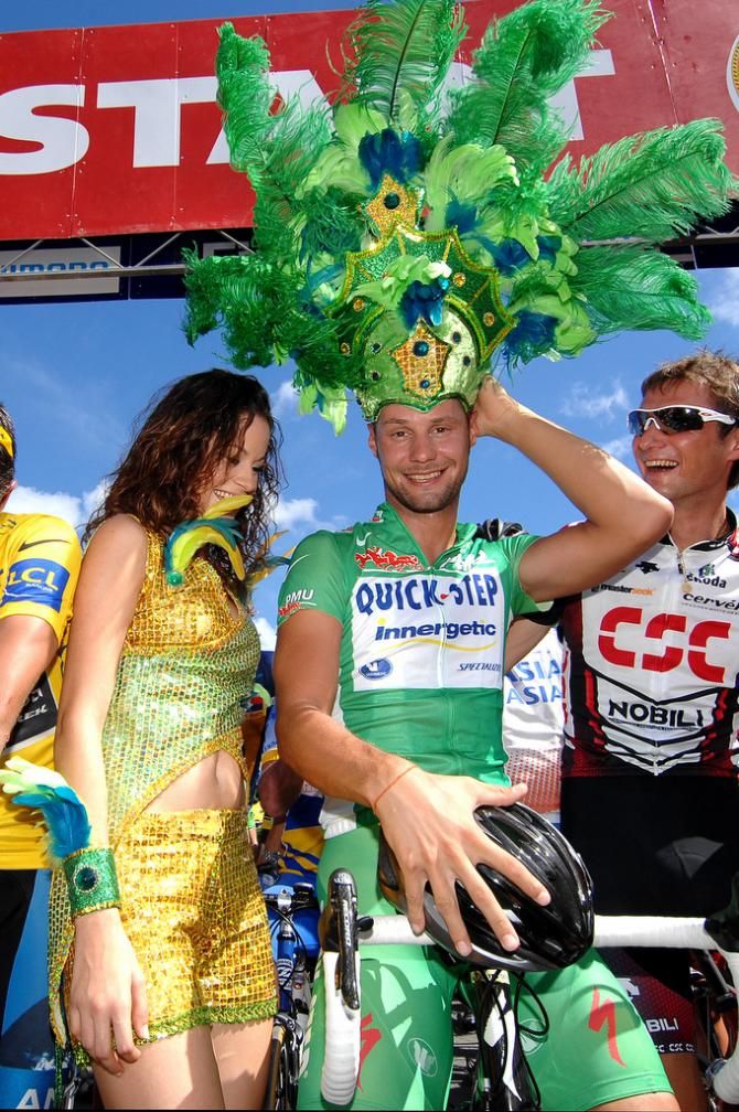 Tom Boonen decides on a more flamboyant style of headware