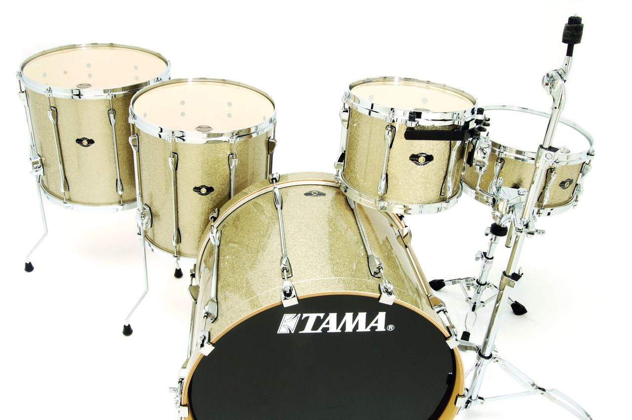 Comes with cracking big 16" and 18" floor toms.