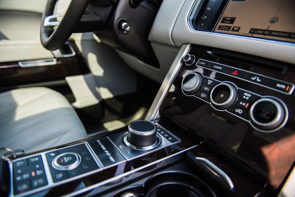 Range Rover HSE TD6 luxury, offroad dominance, and great fuel economy