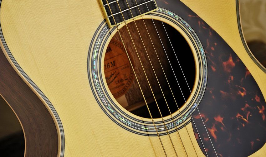 The LS16M, like all of the 16 Series instruments, has a solid Engelmann spruce top