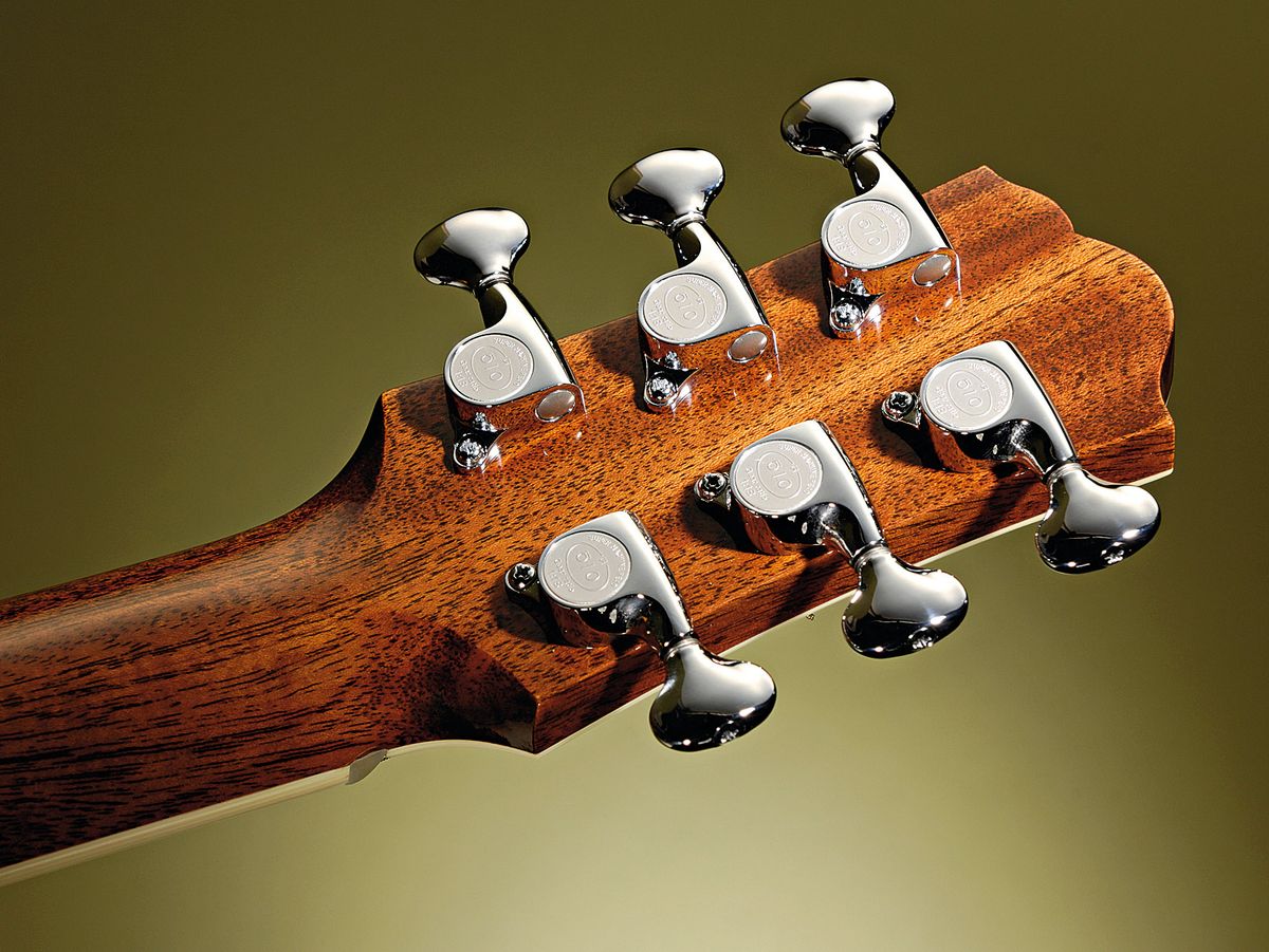 The mini Gotoh tuners contine the 'the same but smaller' theme