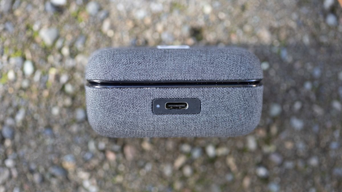 Sennheiser Momentum True Wireless 3 headphones closed case