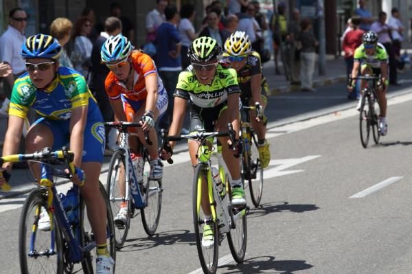 Rossella Callovi (SC MCipollini Giordana) on the local circuit, about 15km to go