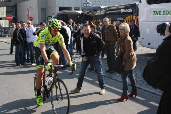 Filippo Pozzato (Farnese Vini-Selle Italia) rides to the start.