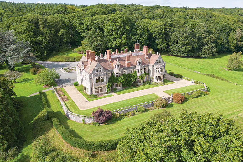 House for sale: Whitney Court, Whitney-on-Wye, Hereford, Herefordshire.