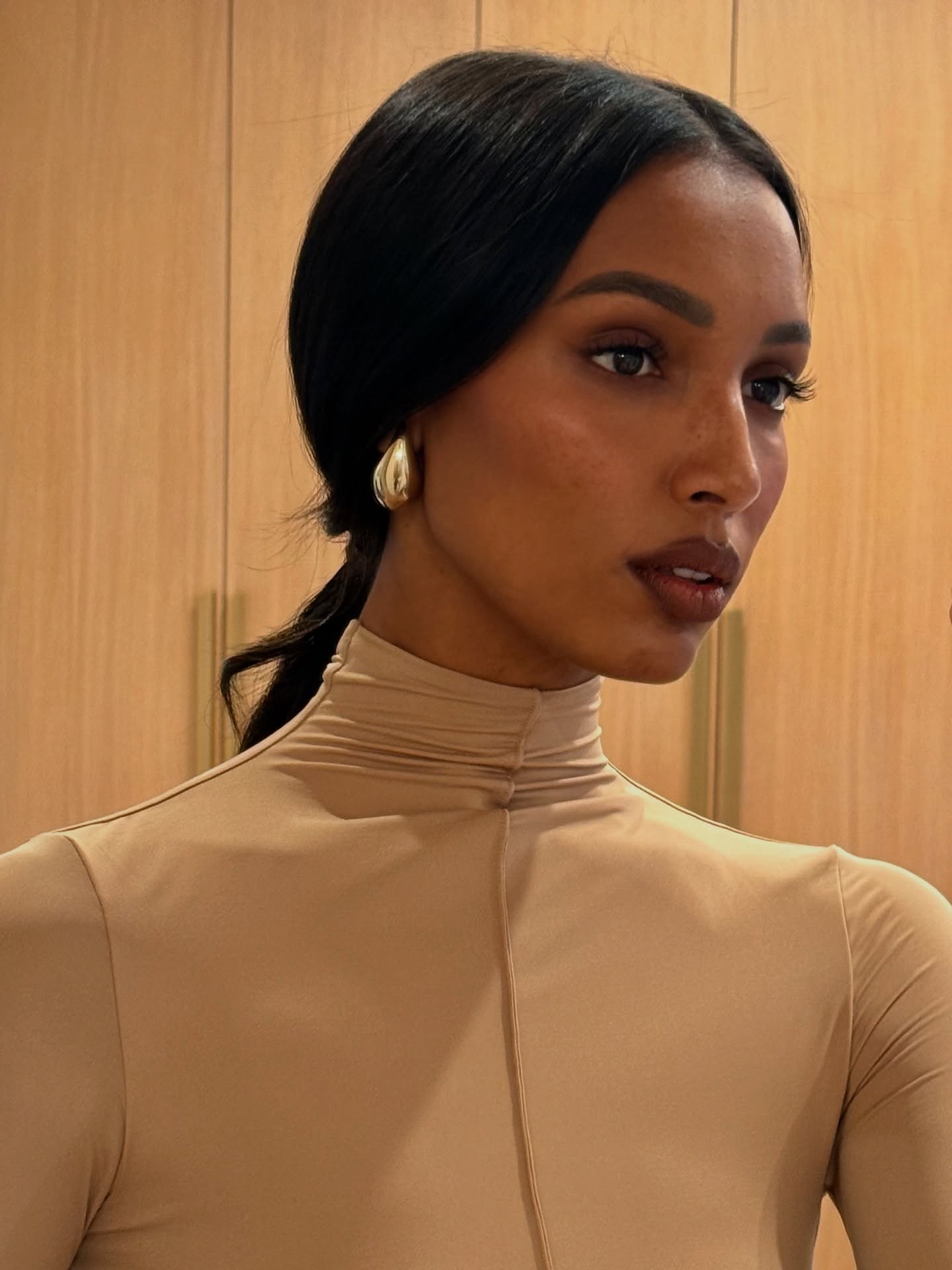 Jasmine Tookes wearing a cool-toned lip combo.