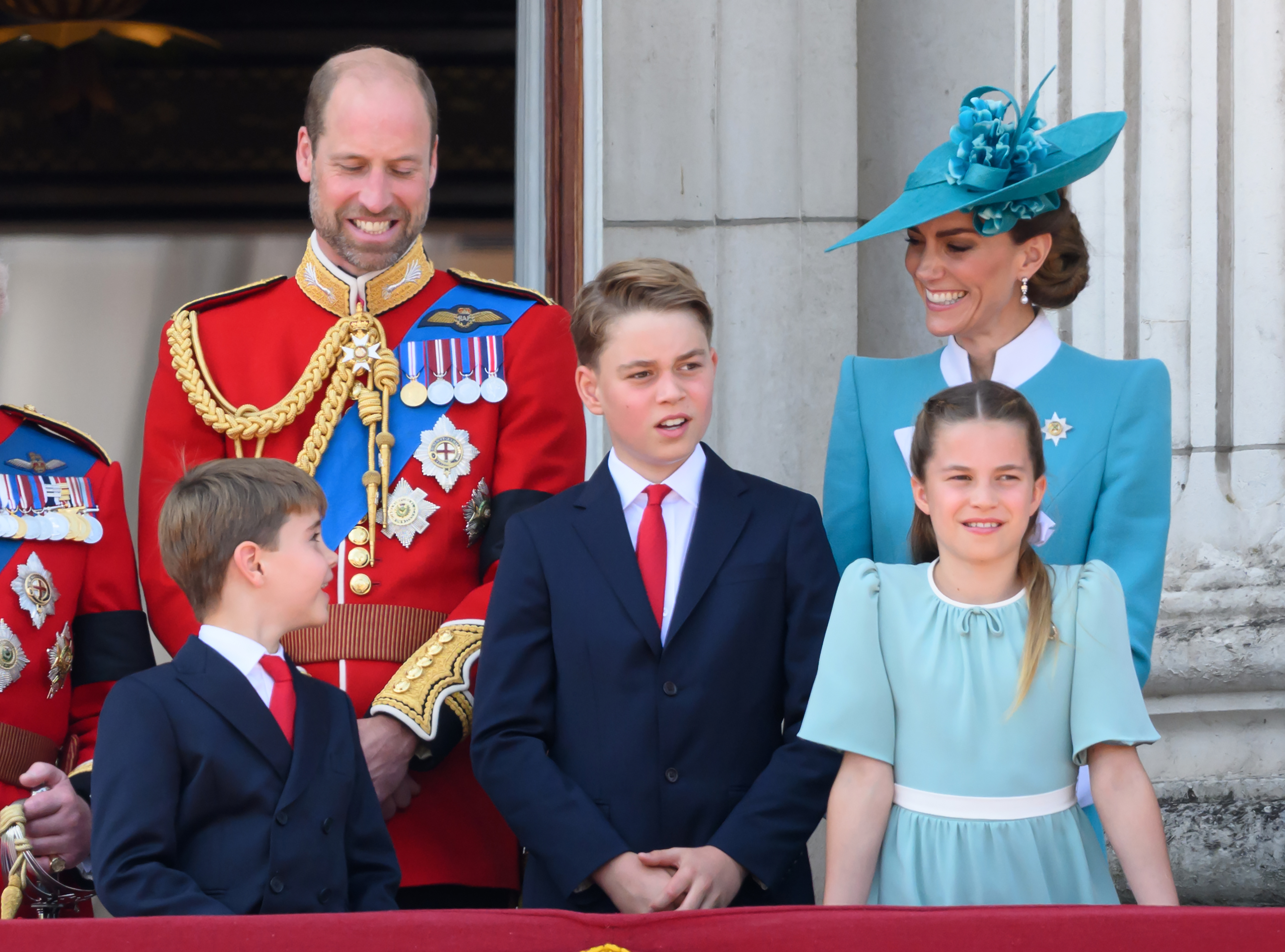 Kate Middleton, Prince William, Prince George, Prince Louis, Princess Charlotte smiling on the balcony of Buckingham Palace
