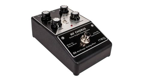 The three-way mix toggle flips between lighter and deeper chorus sounds, as well as a fully wet vibrato