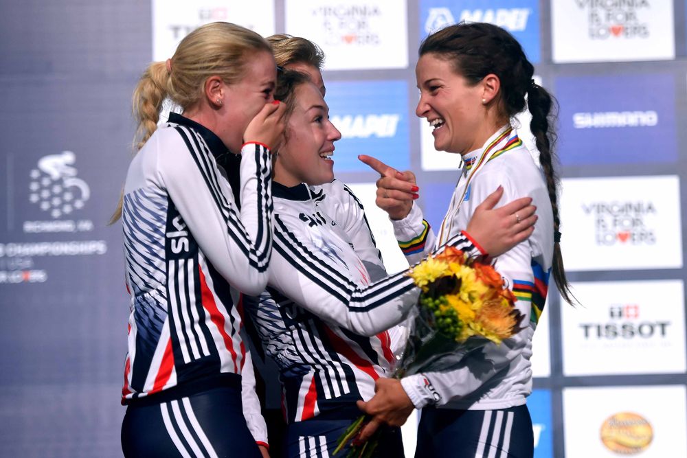 Elizabeth Armitstead (Great Britain) with her teammates on the podium