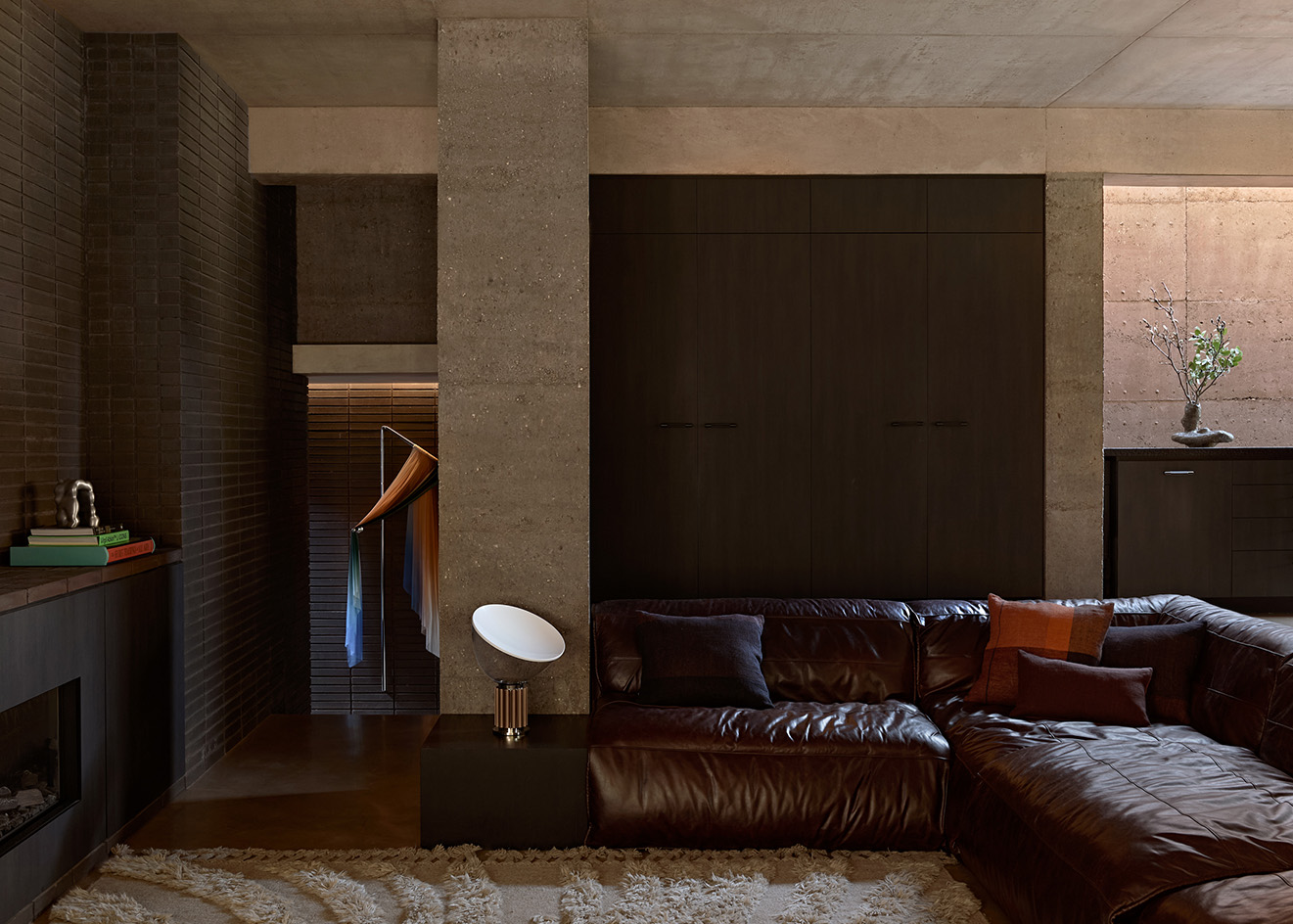 Karijini House, miinimalist moody house design