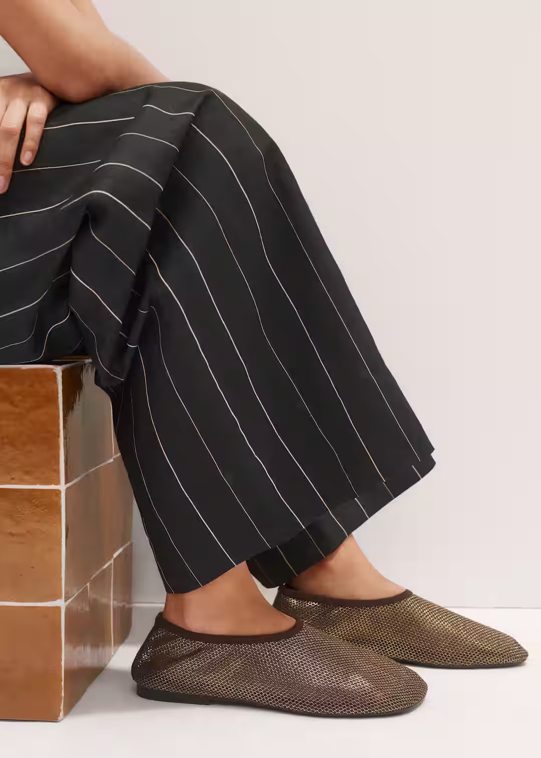 Asymmetric Mesh Slipper