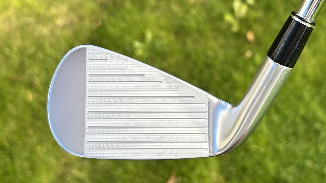 pHOTO OF THE Srixon ZXiR And ZXiR HL Irons