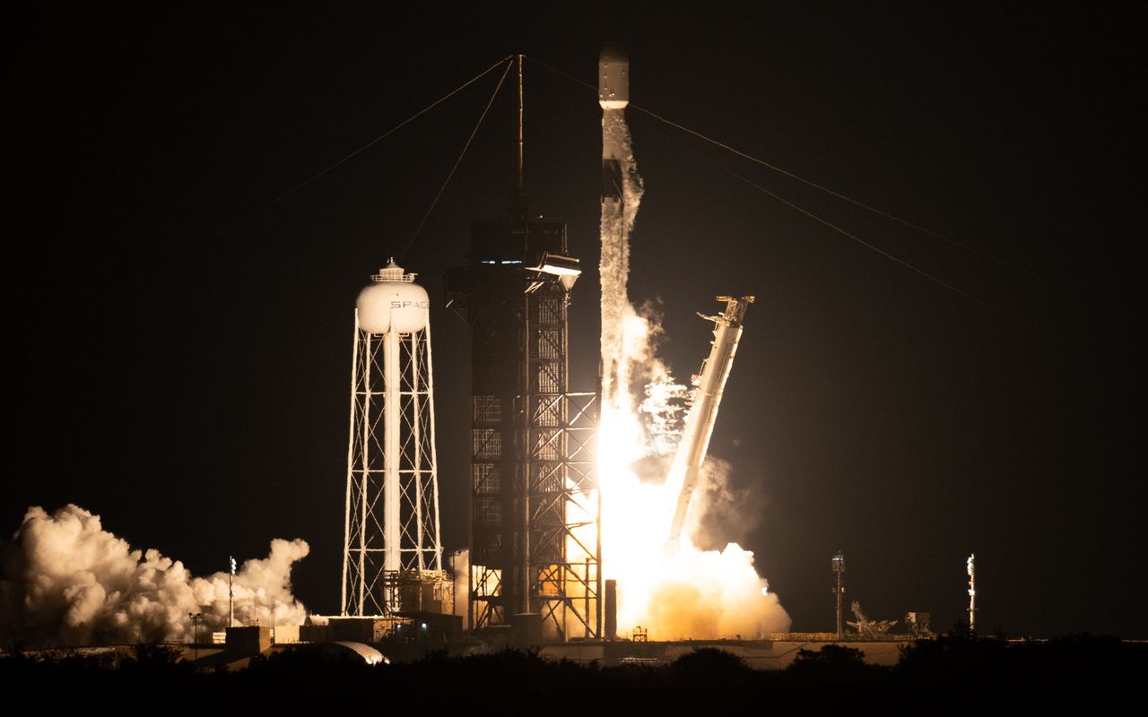A SpaceX Falcon 9 rocket launches with NASA&rsquo;s Imaging X-ray Polarimetry Explorer (IXPE) spacecraft onboard from Launch Complex 39A, Thursday, Dec. 9, 2021, at NASA&rsquo;s Kennedy Space Center in Florida.
