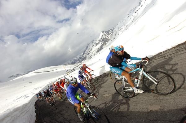 The peloton was surrounded by snow.