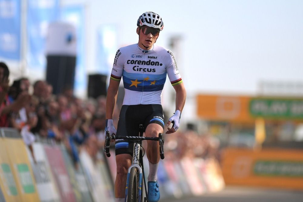 Mathieu van der Poel (Corendon-Circus) enjoys the moment