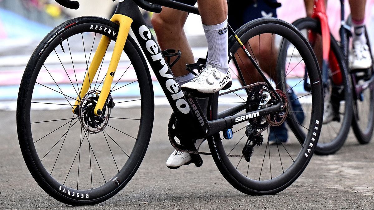Here's why we think Primož Roglič used a gravel groupset on Giro d'Italia's Queen stage