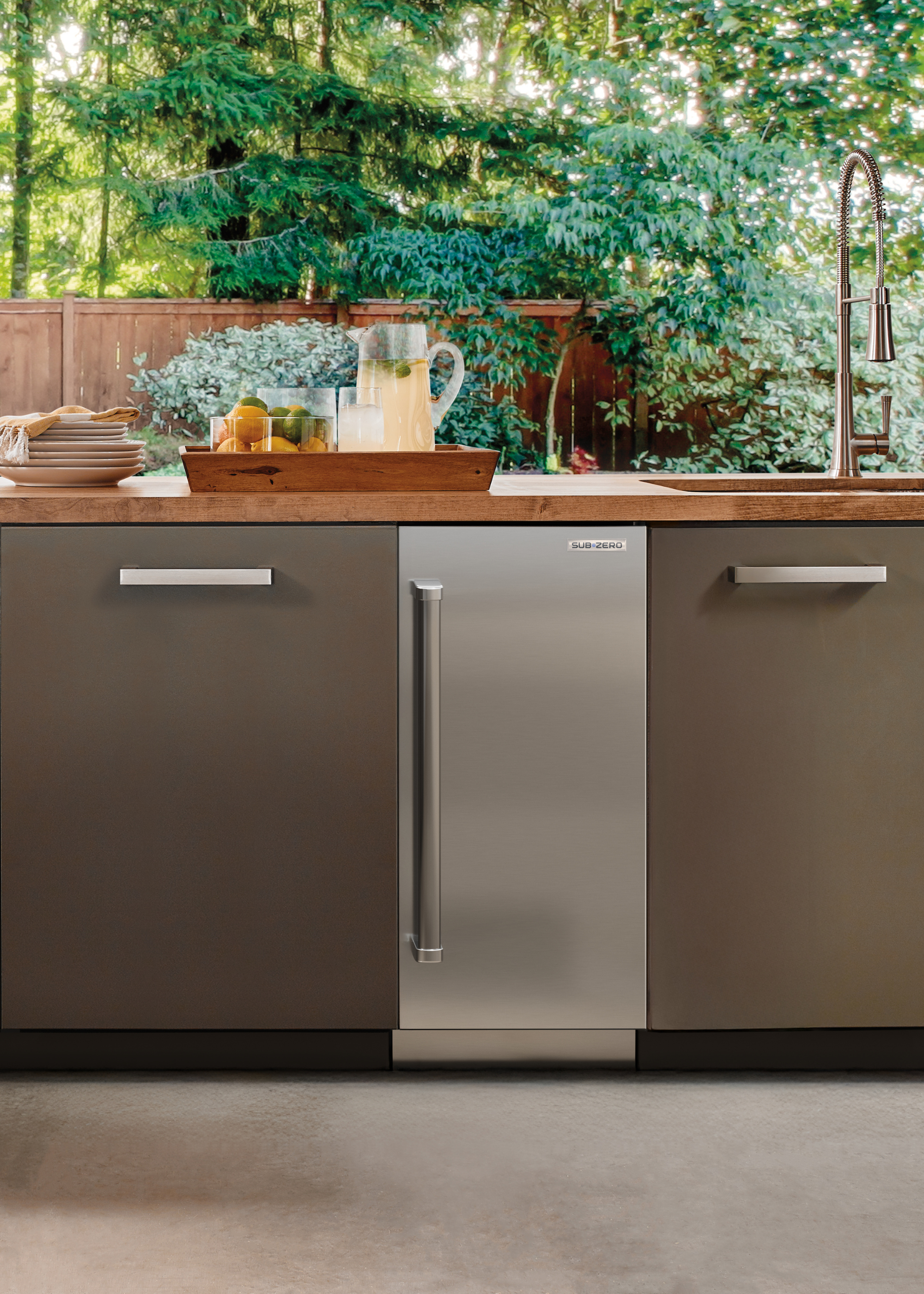 ice maker by zub-zero in an outdoor kitchen