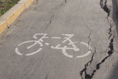 Cyclist died after hitting pothole