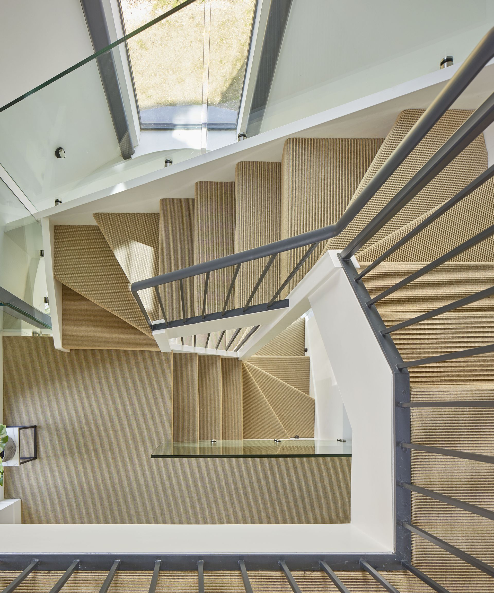 Tour two converted grain silos in the English countryside Livingetc