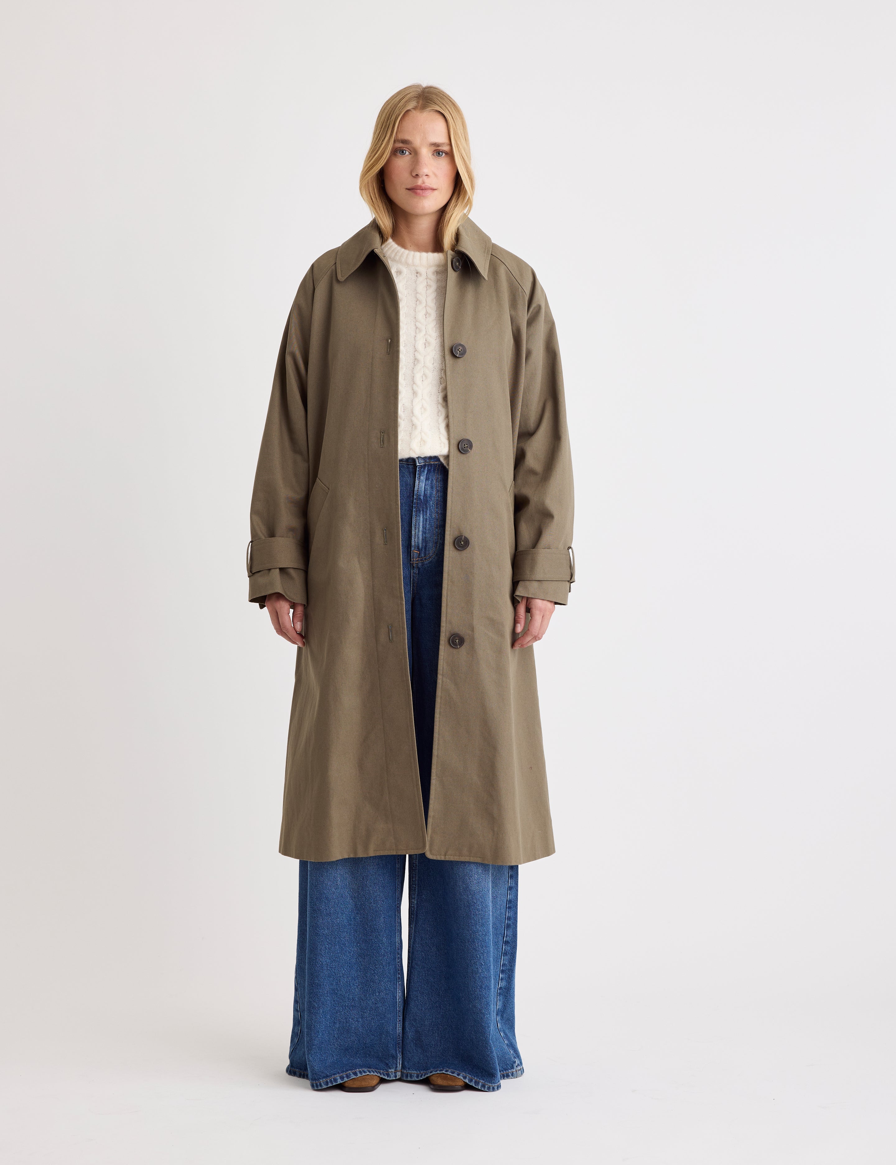 Trench coat cáqui oversized com peito único