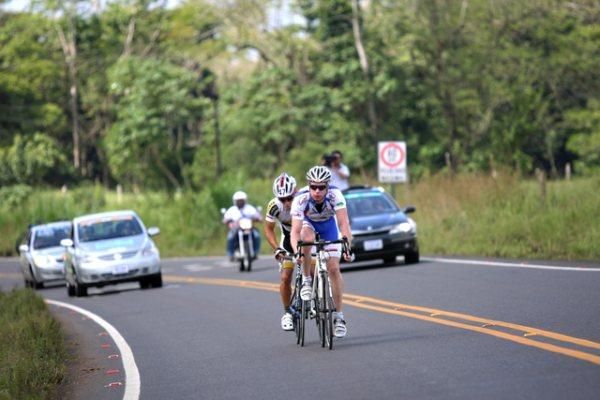 Giel Nijs (Amsterdam Team) and Alfredo Sanchez (Bufete Guzm&aacute;n &amp; &Aacute;lvarez - Exceltec) were the breakaway of the day