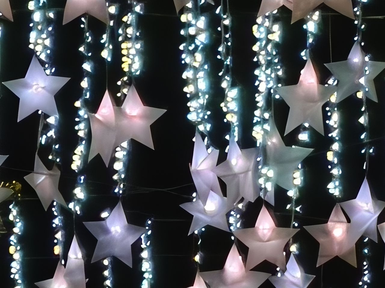 Oppo Find X8 camera sample Oxford Circus 60x zoom