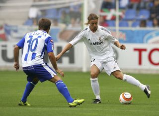 Guti in action for Real Madrid against Deportivo Alaves in 2005.