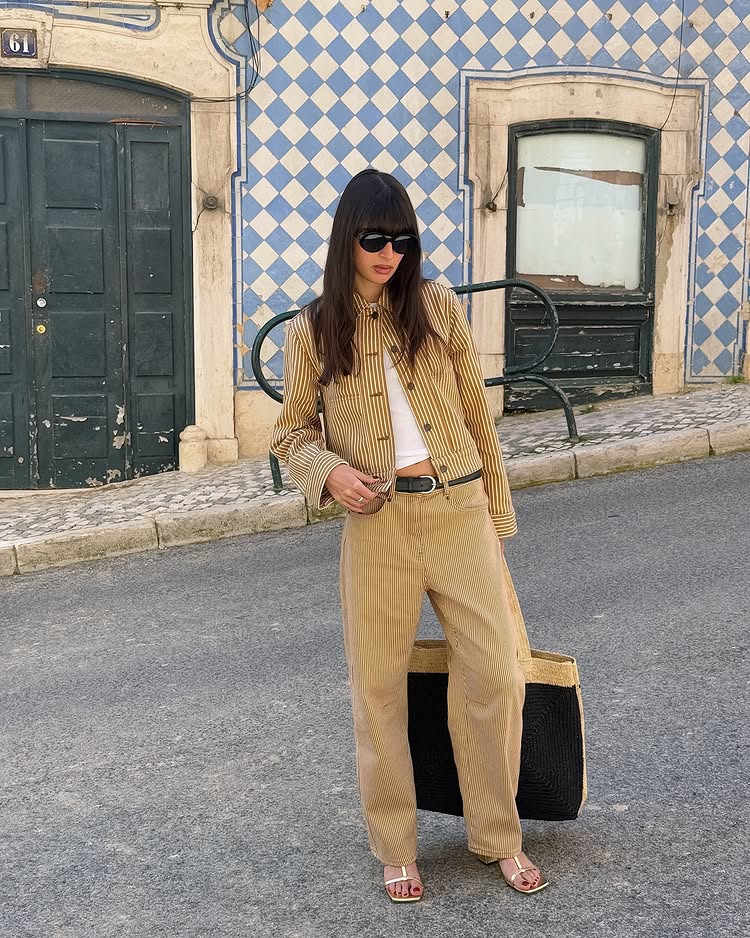 Summer Outfit Ideas 2025: @tamaramory wears beige jeans and a striped jacket