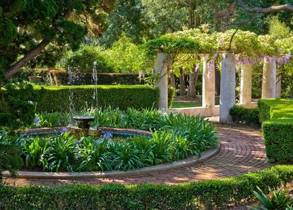 Front yard walkway ideas: 10 perfect garden paths for curb appeal | Country