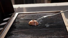 onion cleaning barbecue grate