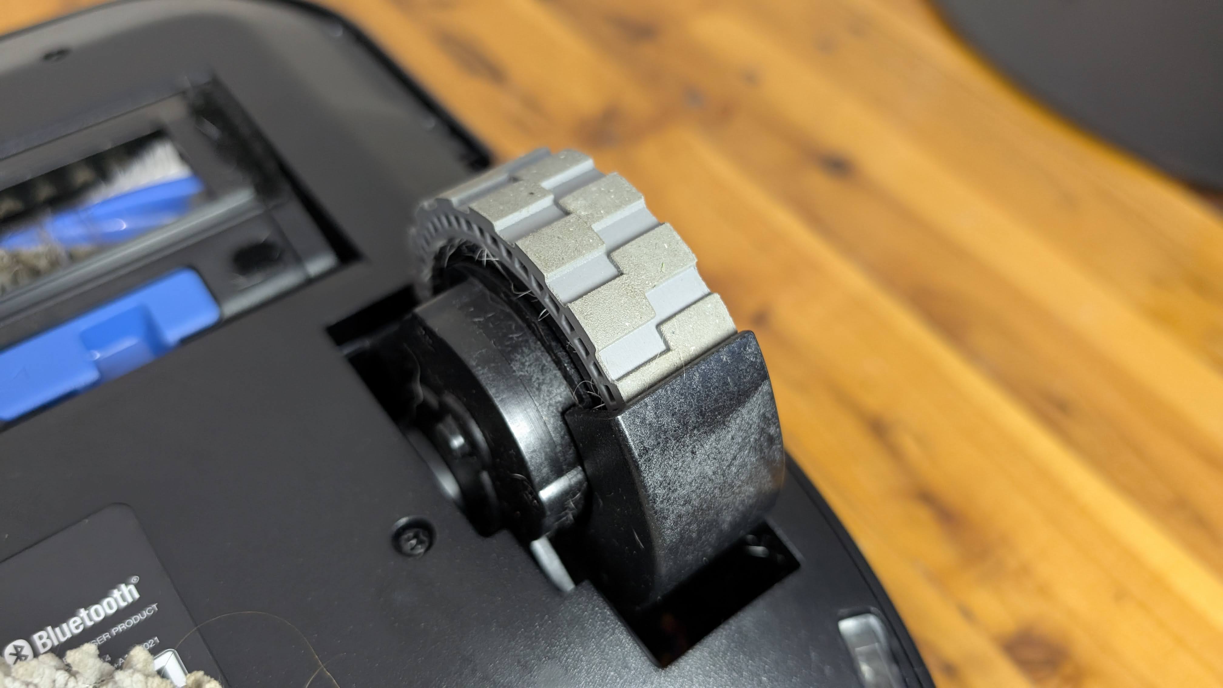 Ecovacs X5 Pro Omni robovac drive wheel