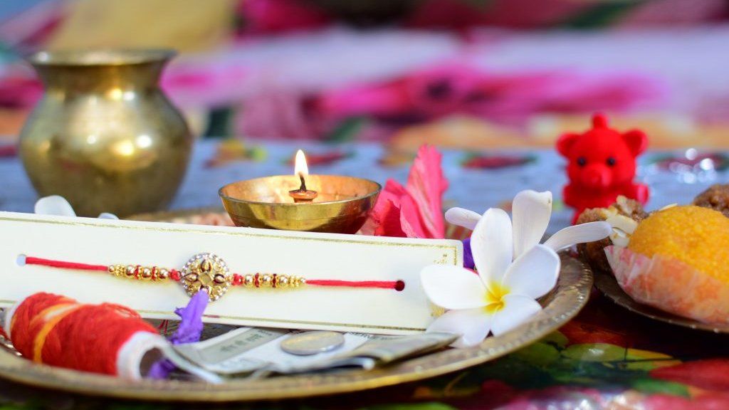 raksha bandhan gifts for sisters