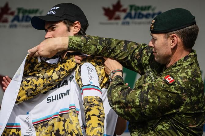 Tom Dumoulin (Giant-Shimano) receives a special leaders jersey after the Edmonton Garrison finish