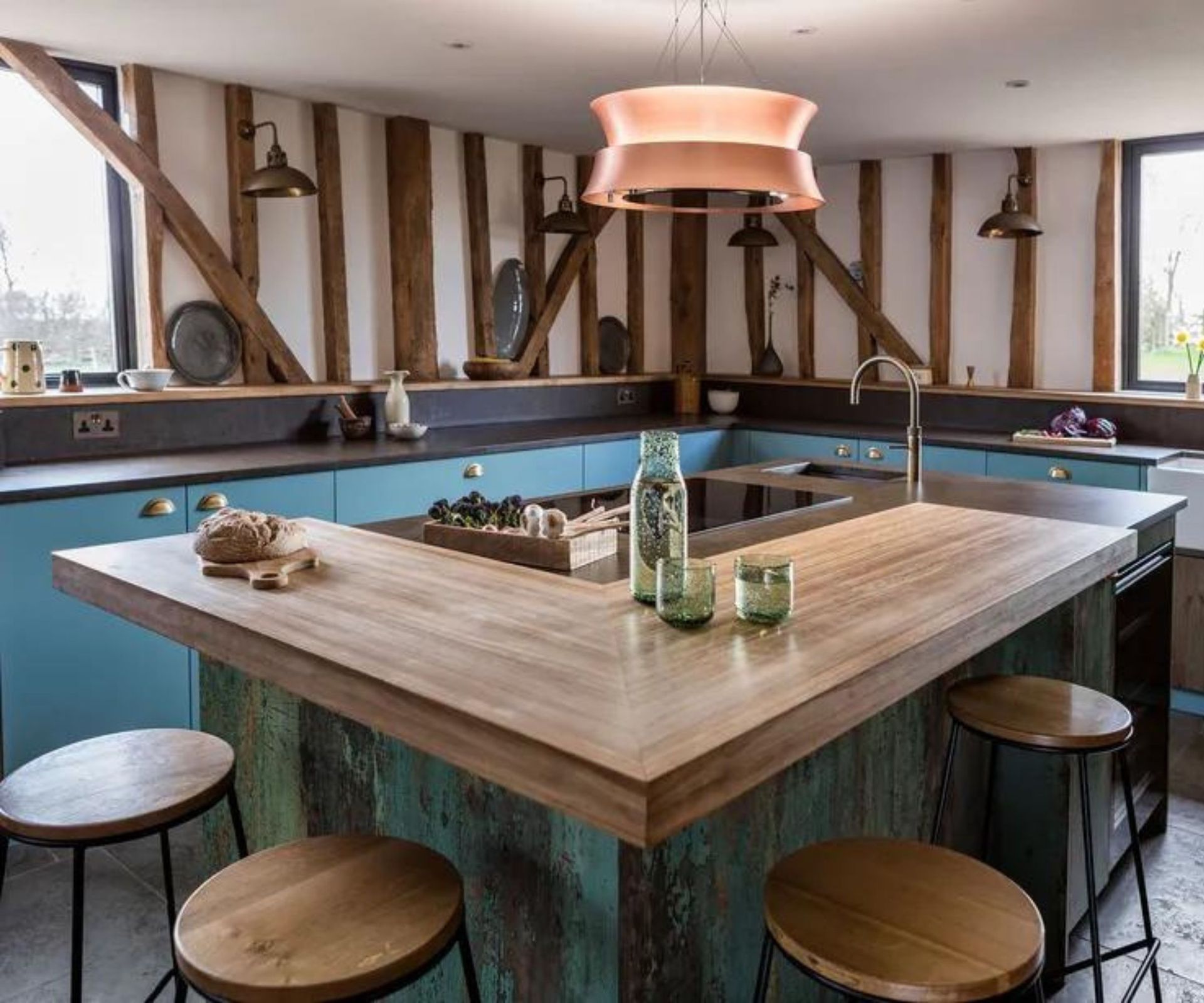 Traditional kitchen with an L-shaped kitchen island to maximise seating space