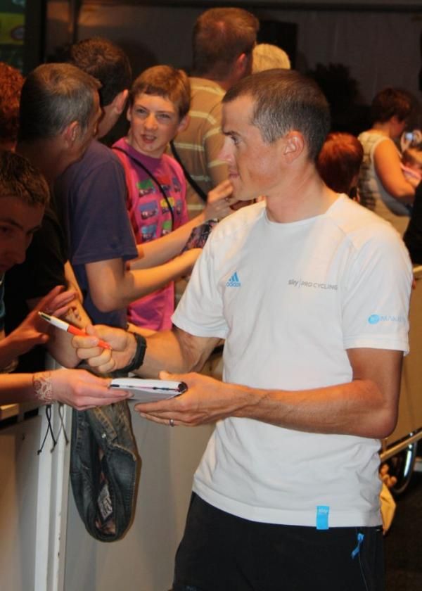 Australia's Simon Gerrans (Team Sky) sign an autograph