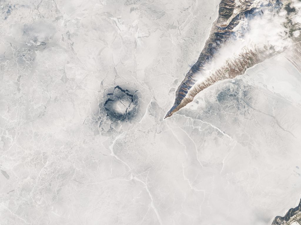 What's causing mysterious 'ice rings' to form in the world's deepest lake?