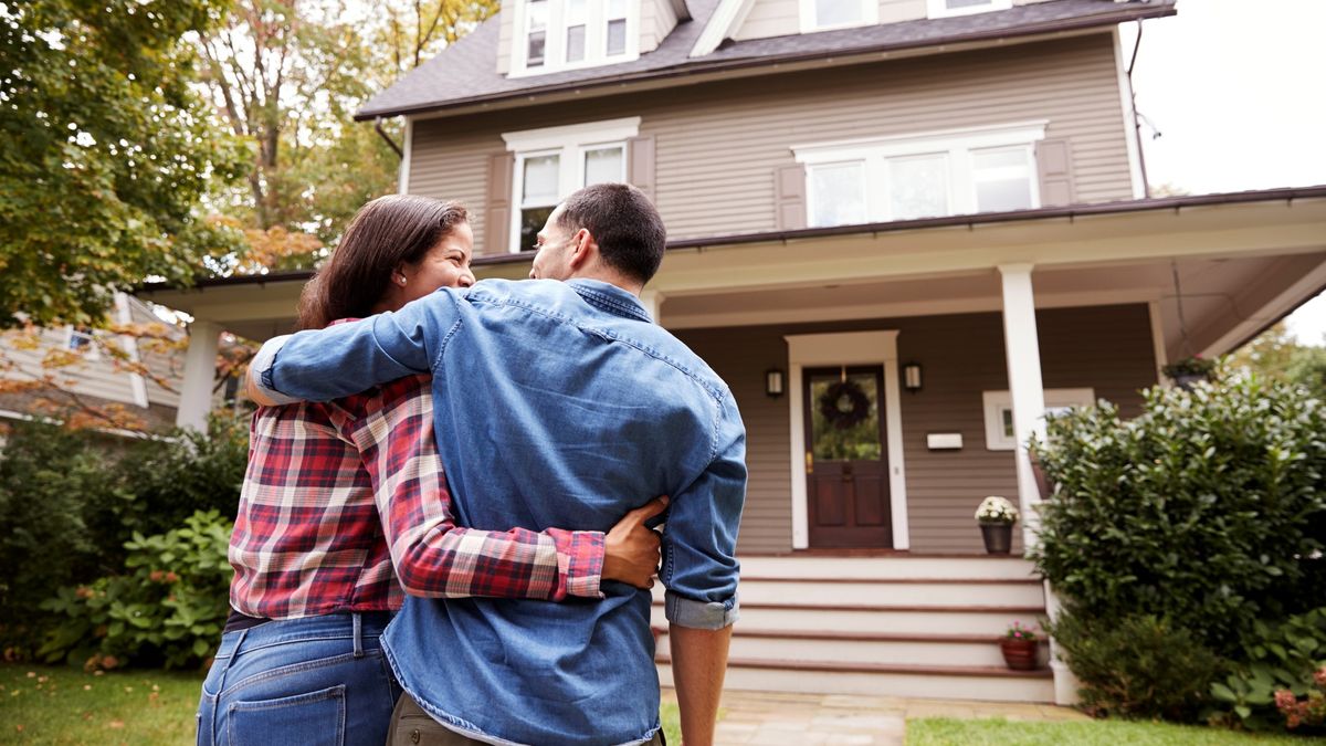 U.S. home sales hit 14-year high as low mortgage rates spur buyers into action - here’s how home buyers can capitalize